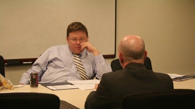 Decoding the Interviewer’s Body Language